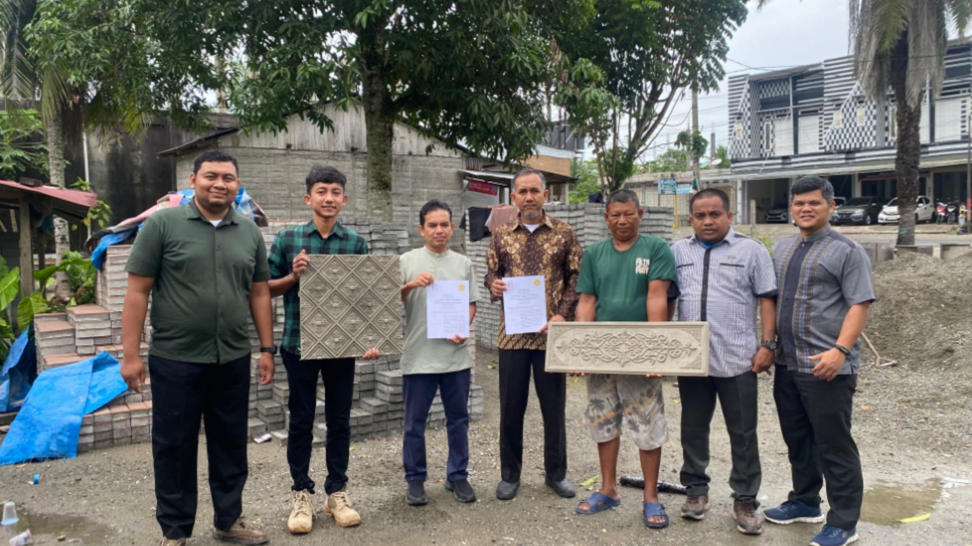 PNL Lakukan Transfer Ilmu Pembuatan Purwarupa Ornamen dan Paving Blok bagi Pelaku UMKM
